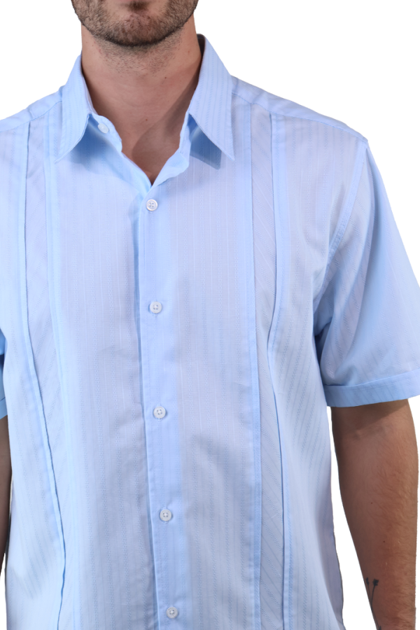 Camisa Manga Corta tipo Guayabera Color Azul Cielo Con Textura Corte Clásico Para Hombre